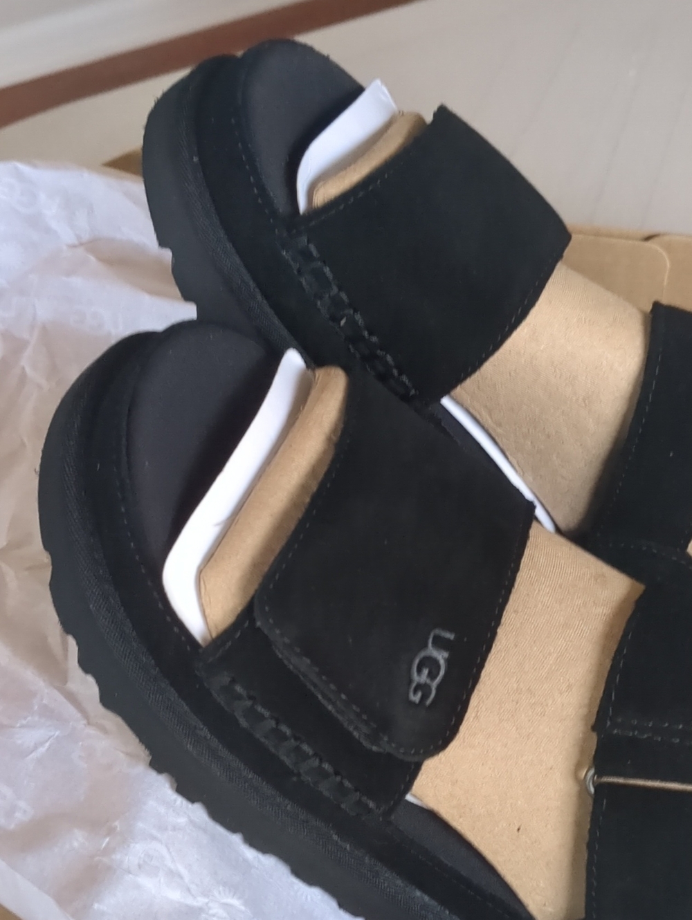 New UGG Goldenstar Sandals Size 7 Black - Picture 5 of 10